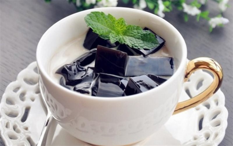 Nắng nóng oi bức, học ngay cách làm trà sữa sương sáo giải nhiệt cực đã