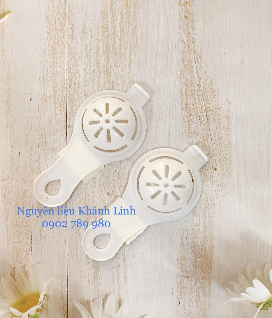 Dụng Cụ Tách Lòng Trứng