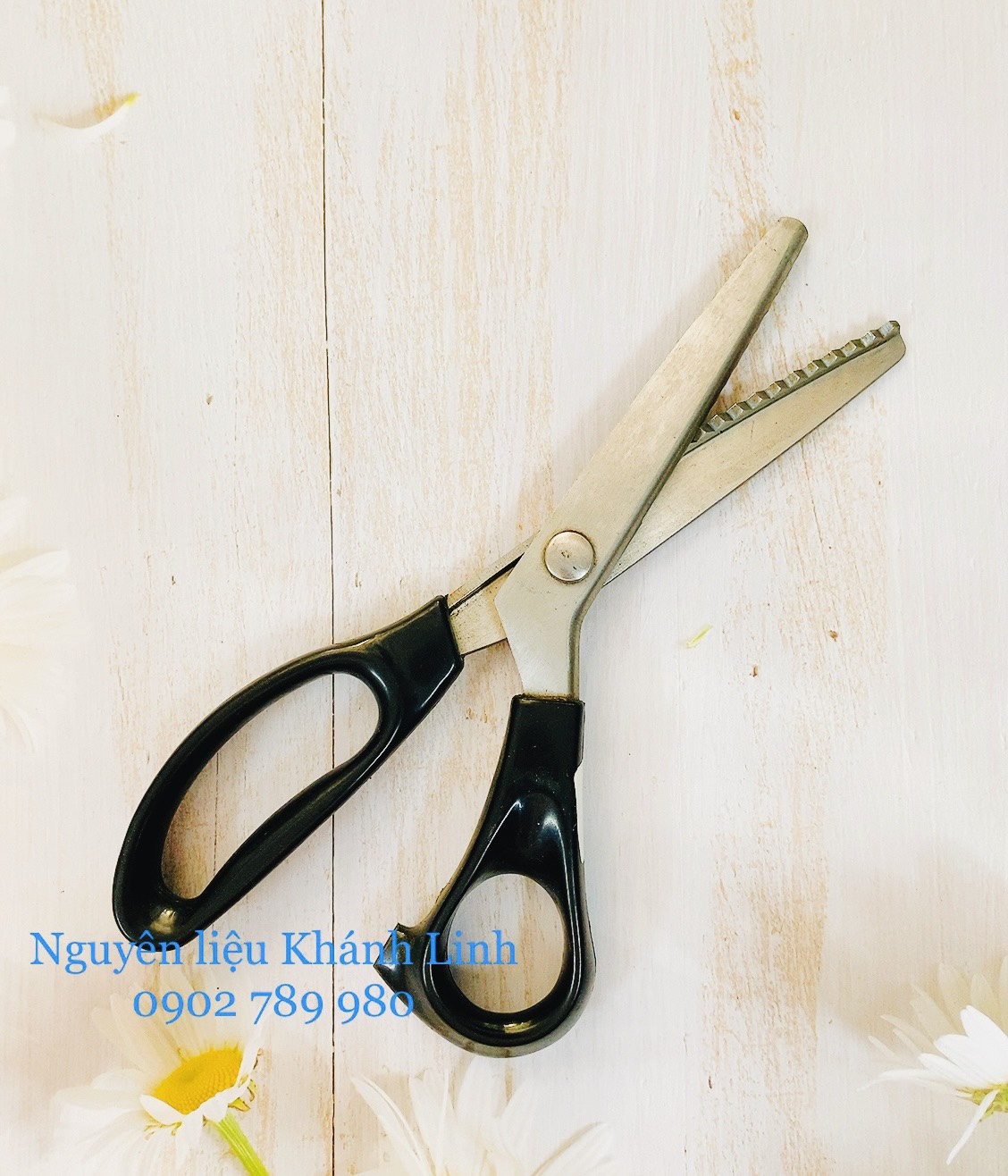 kéo cắt răng cưa trang trí